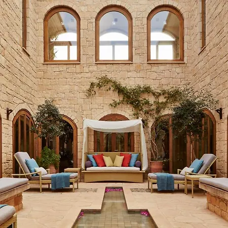 Town House In Sleeps 6 With Pool And Air Con