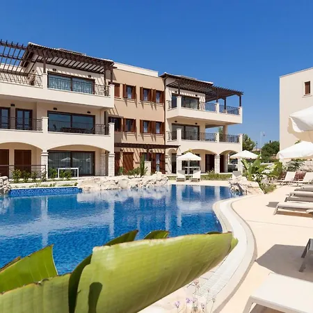 Town House In Sleeps 6 With Pool And Air Con Kouklia