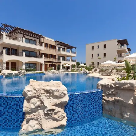 Town House In Sleeps 6 With Pool And Air Con Ferienhaus