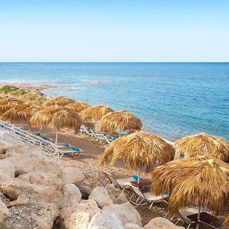 Town House In Sleeps 6 With Pool And Air Con Kouklia